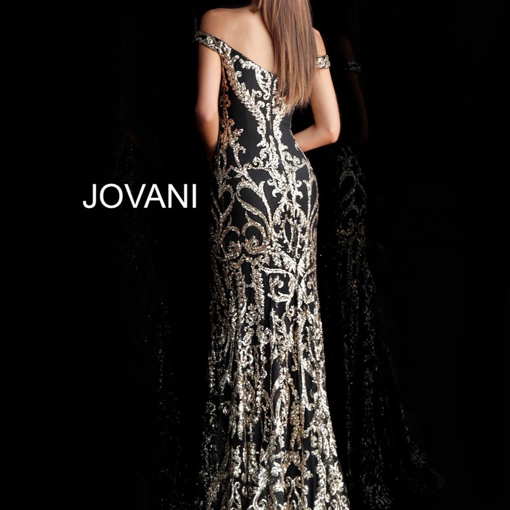 Prom/Formal dress - Picture 3 of 6